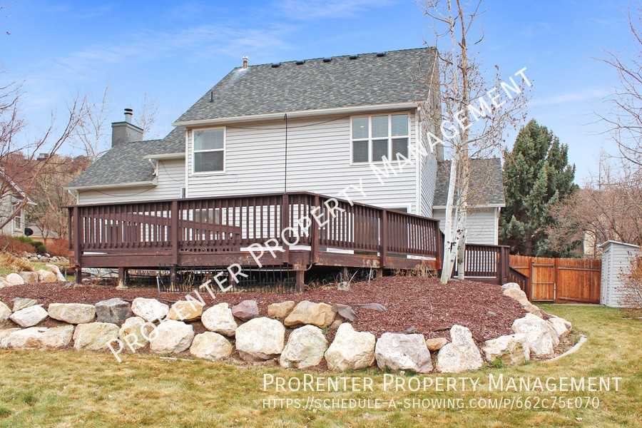 8130 Deer Run Way - Photo 2 of 33