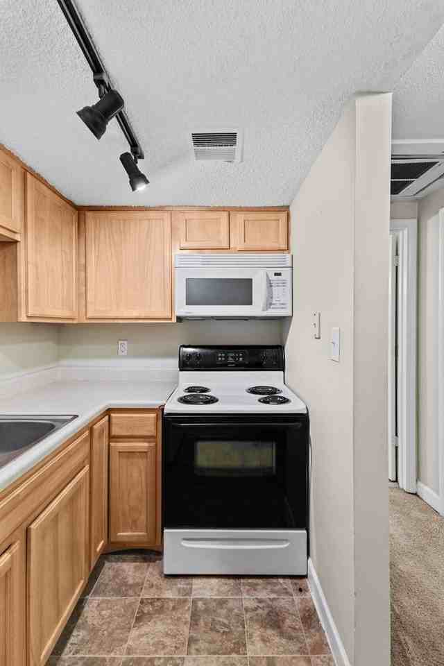 Balsam Avenue Apartments (FREE MONTH PROMO**) - Photo 6 of 18