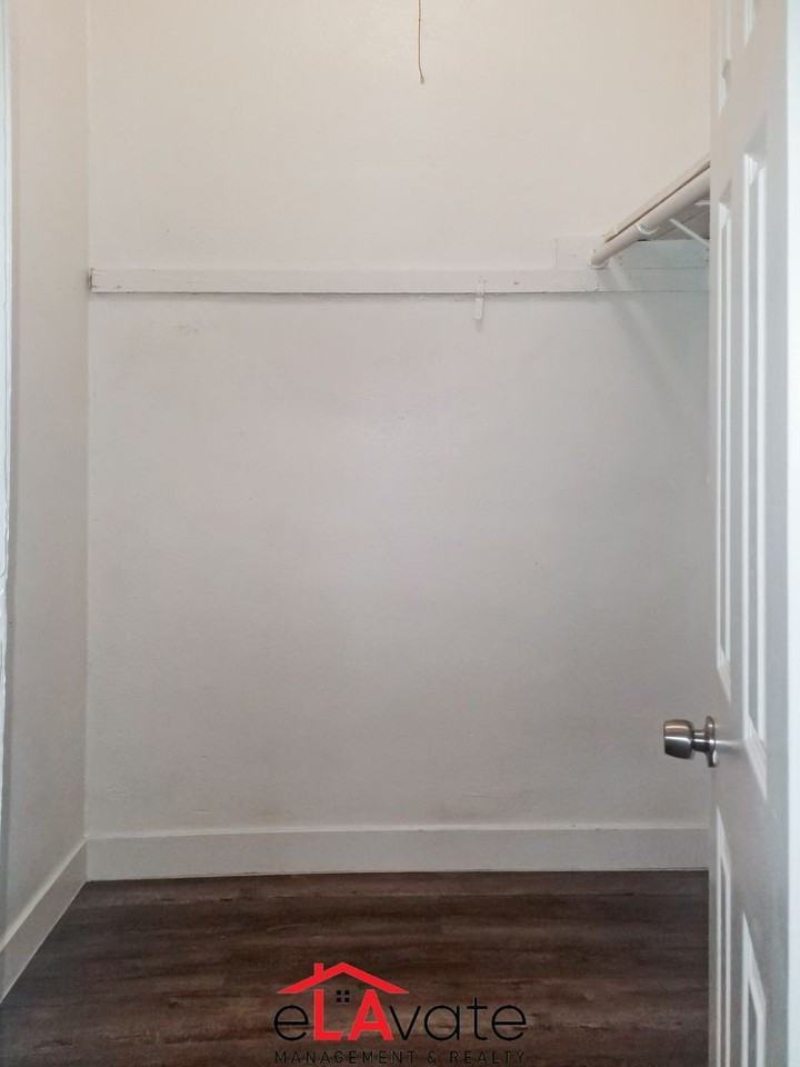 4203 S Olive St. - Photo 3 of 6