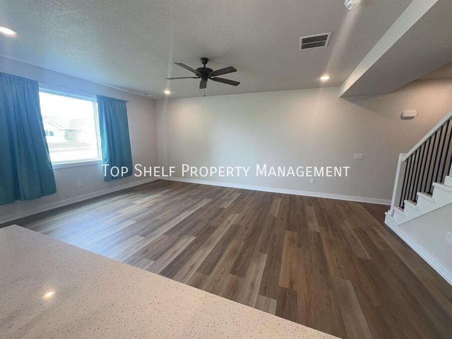 232 Bristlecone Dr - Photo 2 of 15