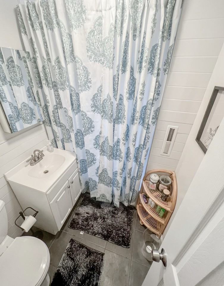 743 Alabama Ave - Photo 2 of 12
