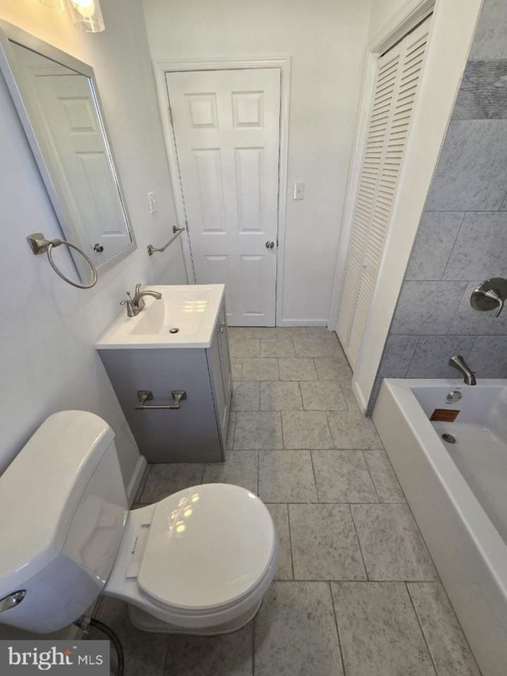 1516 68th Ave #2 - Photo 3 of 15