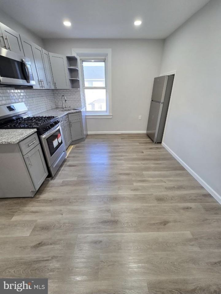 1516 68th Ave #2 - Photo 5 of 15