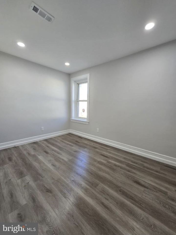 1516 68th Ave #2 - Photo 7 of 15
