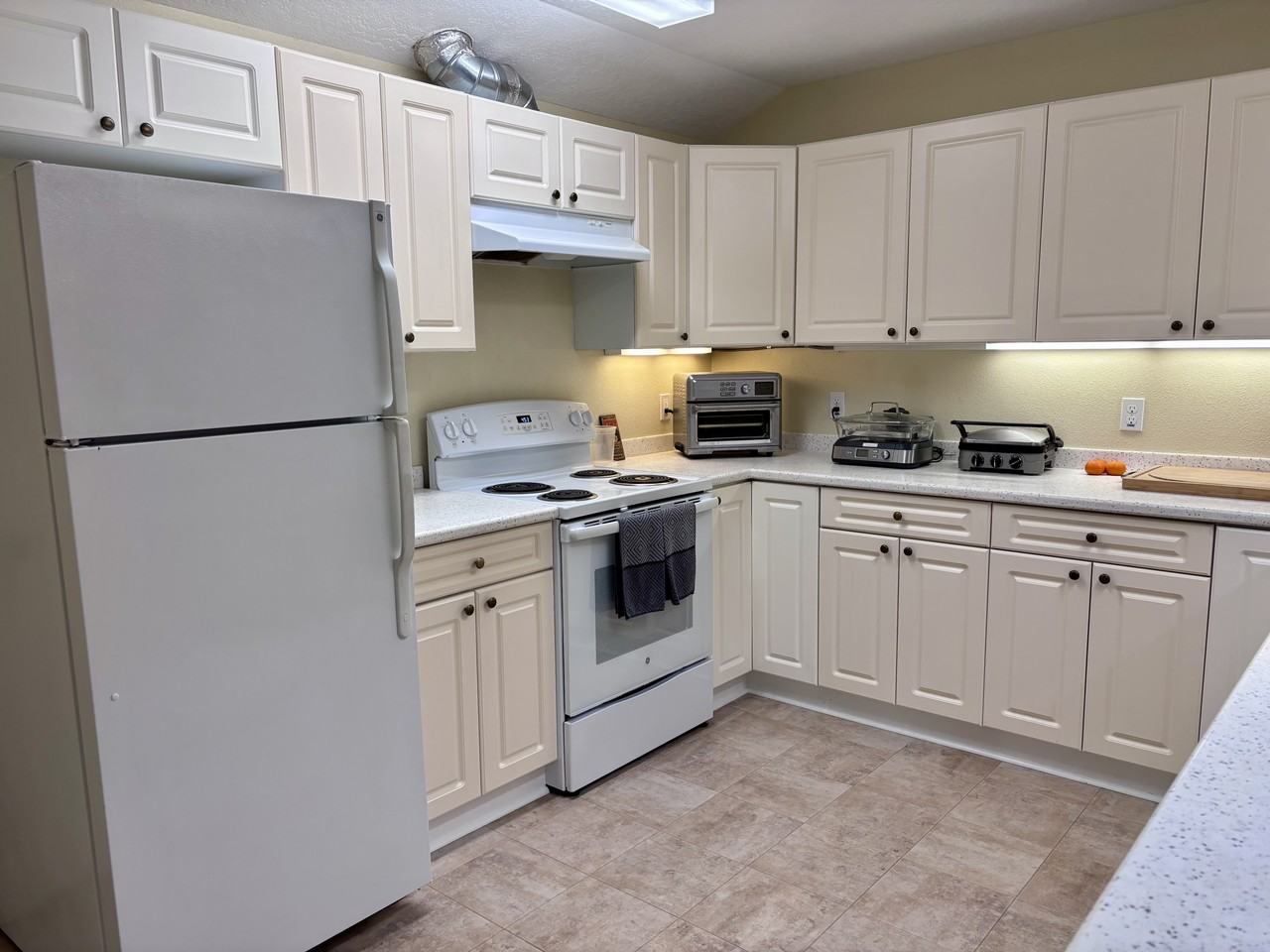 916 S Hatch St #203 - Photo 3 of 13