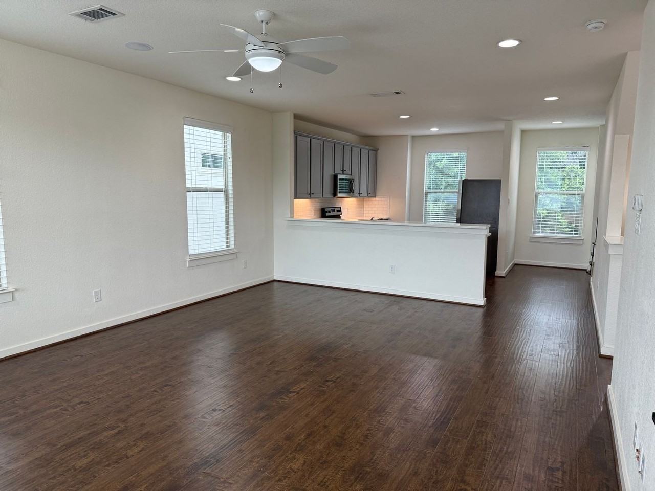 2704 Forest Park Blvd - Photo 2 of 10