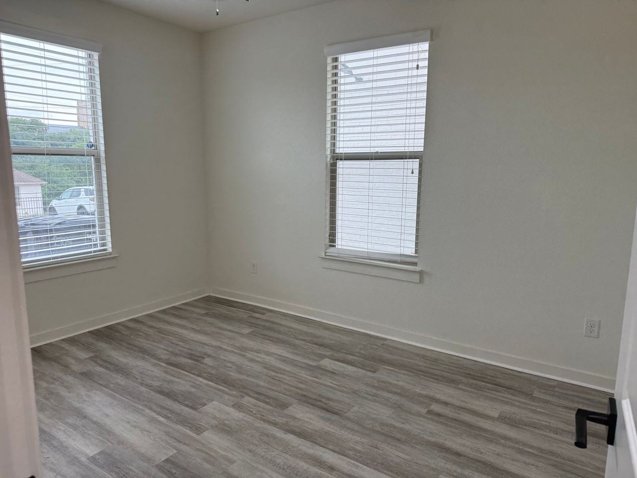 2704 Forest Park Blvd - Photo 4 of 10