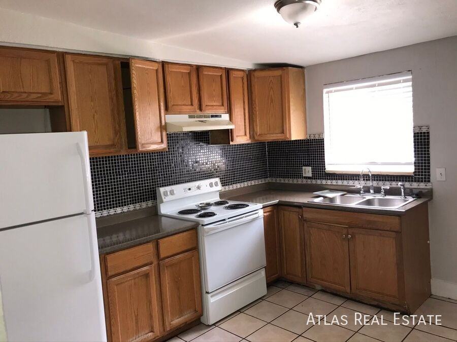 4425 Elizabeth St - Photo 2 of 17