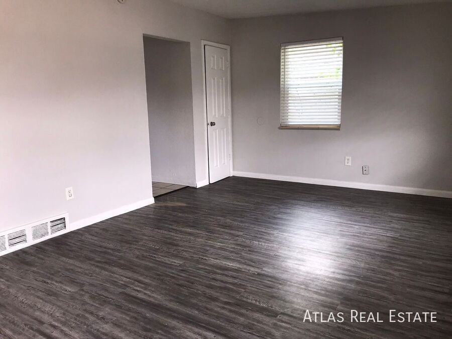 4425 Elizabeth St - Photo 3 of 17