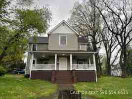 featured image of 904 Campbell Avenue Southwest #2