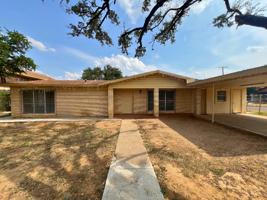 featured image of 3101 E Price St