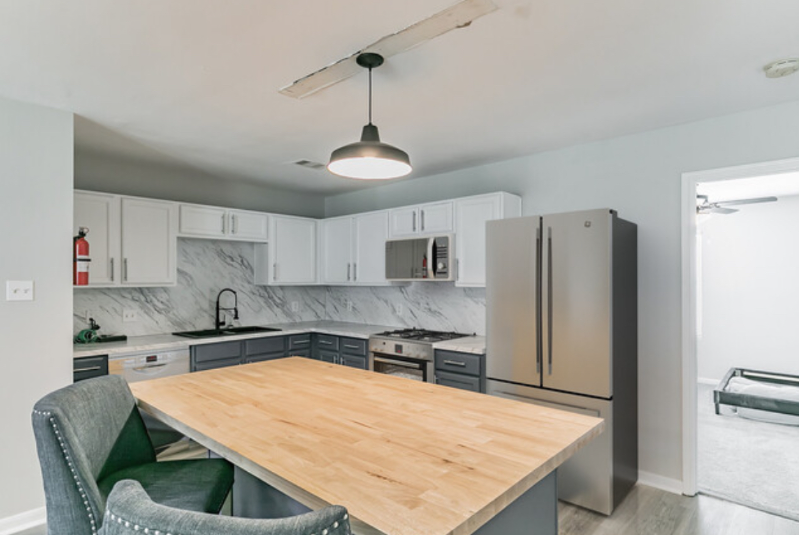 23395 High Point St - Photo 3 of 5