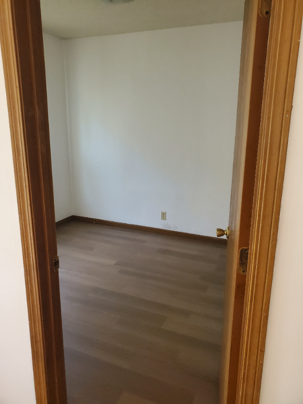 2908 Endicott Ave - Photo 2 of 8