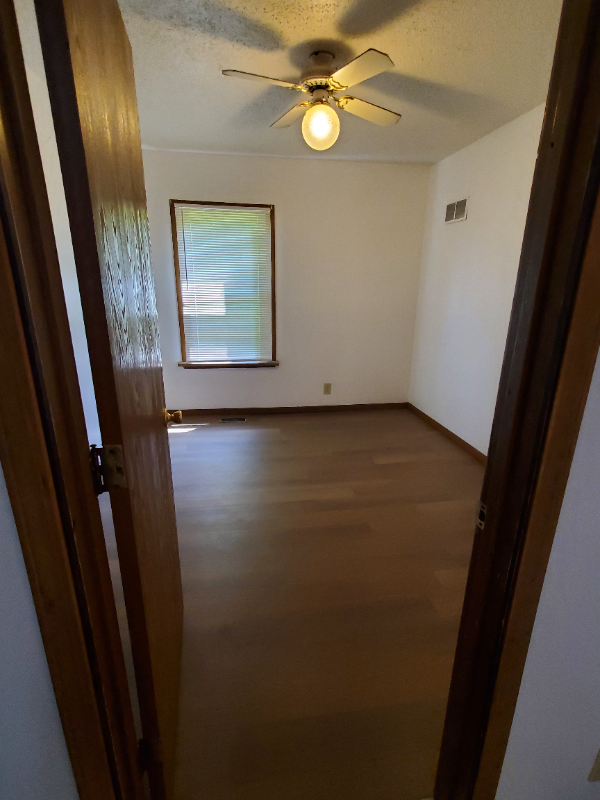 2908 Endicott Ave - Photo 3 of 8