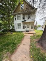 featured image of 1122 E 5th St