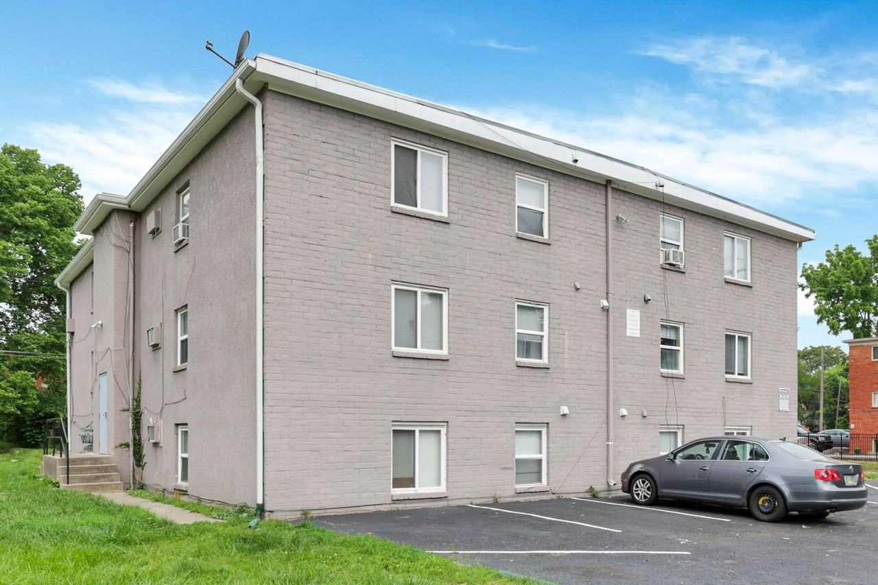 1581 E Mound St #2D - Photo 2 of 30