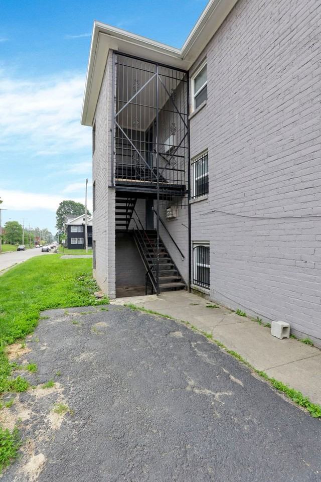 1581 E Mound St #2D - Photo 5 of 30