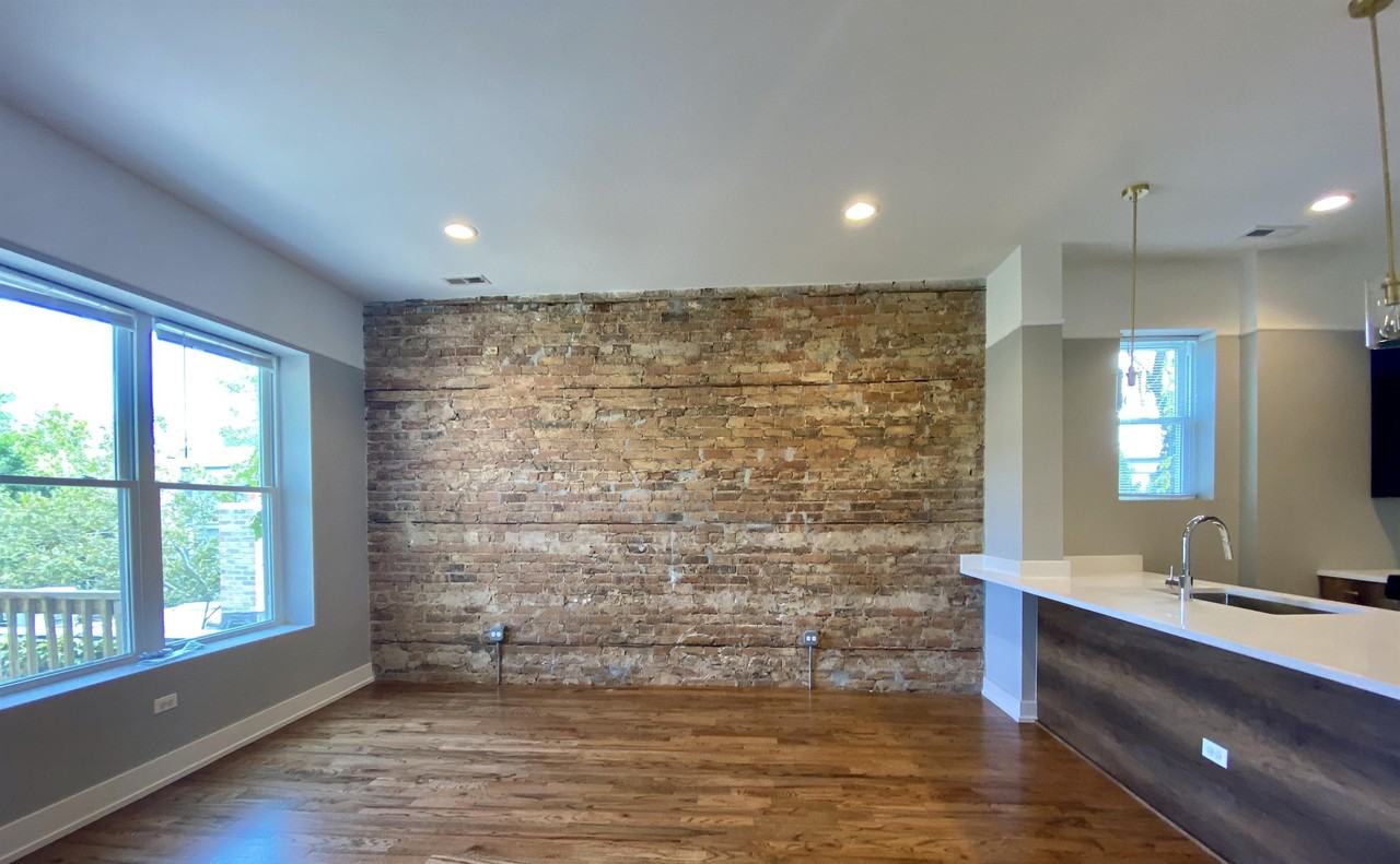 1836 West Augusta Boulevard - Photo 2 of 48