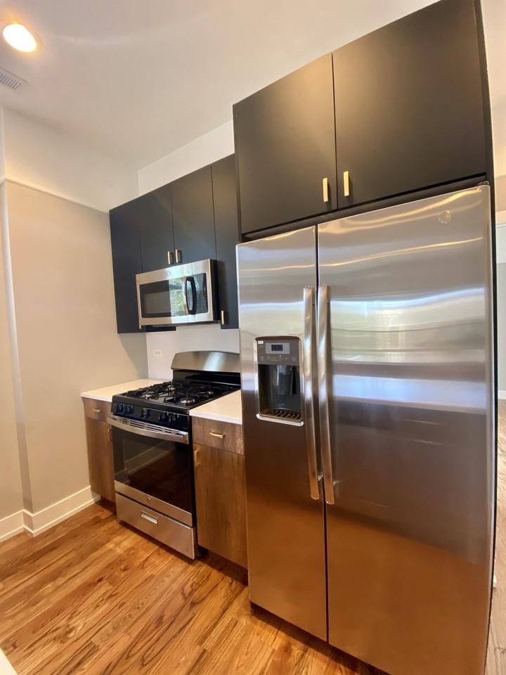 1836 West Augusta Boulevard - Photo 3 of 48