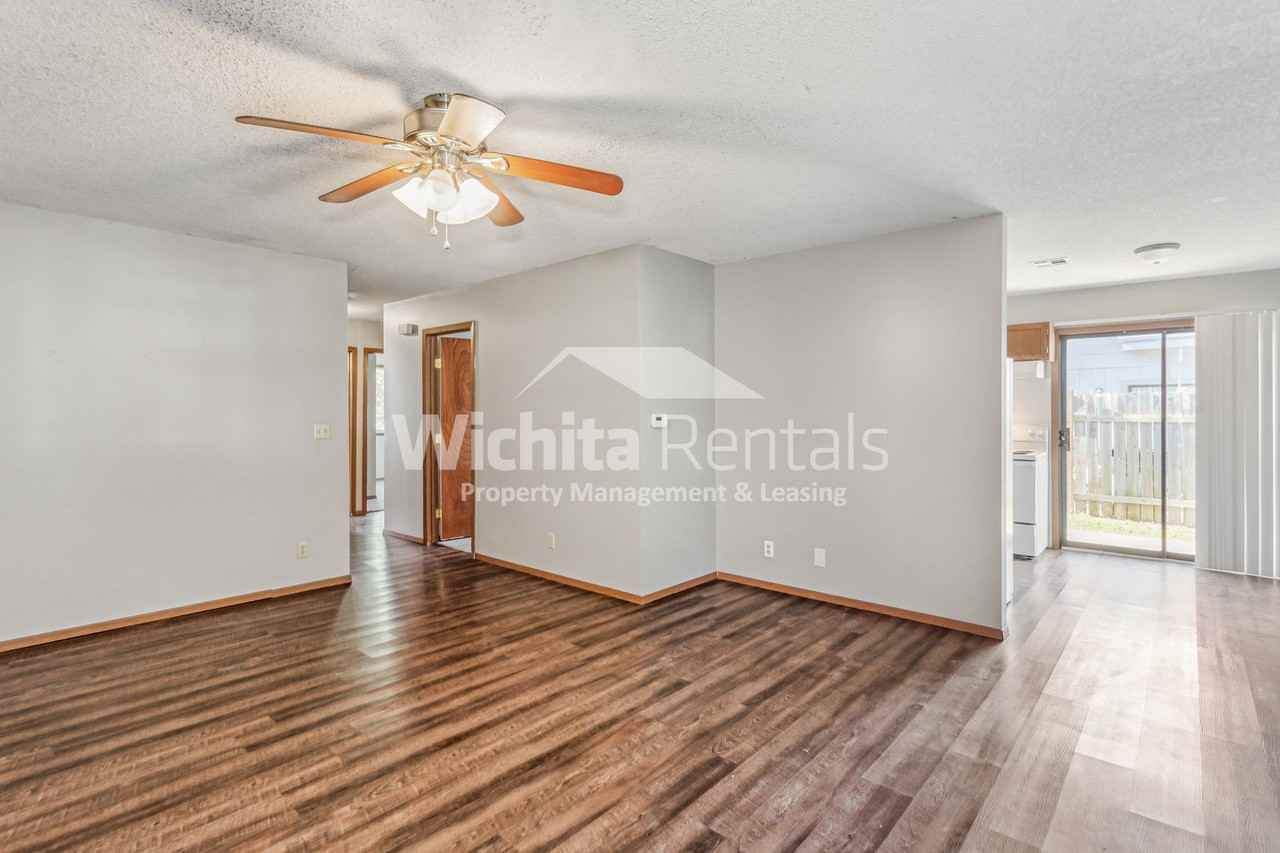 324 N Zachary Dr - Photo 2 of 14