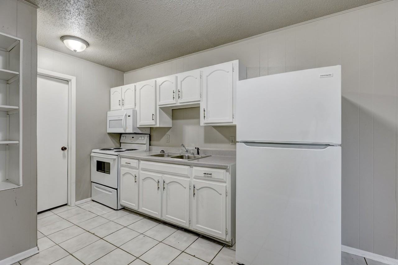 Parkview Apartments - Photo 3 of 17