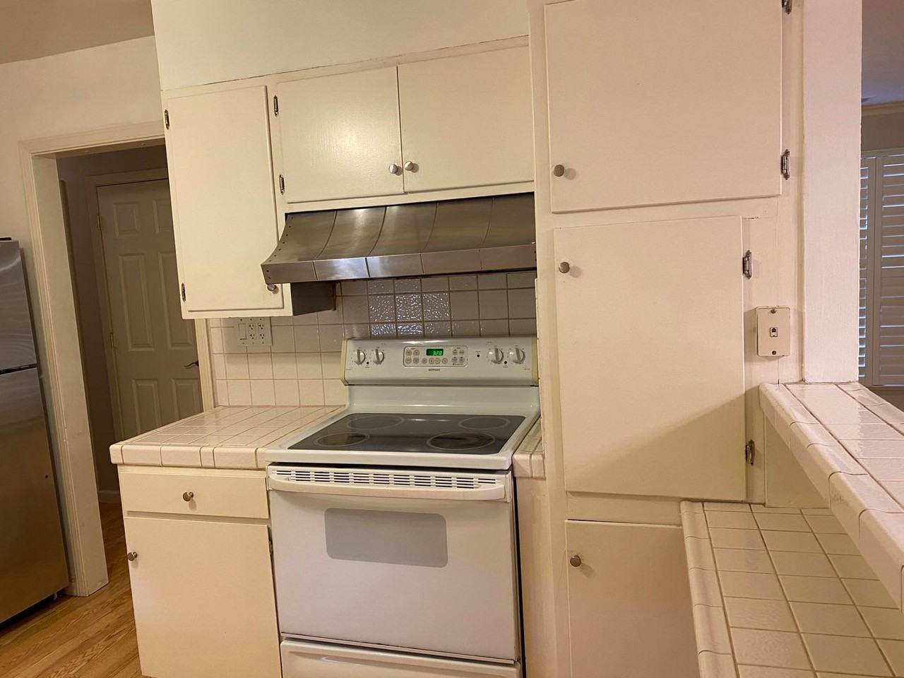 2759 Broadmoor Ave - Photo 3 of 8