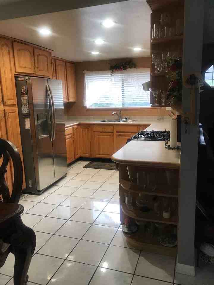 865 Rubens Pl - Photo 2 of 12