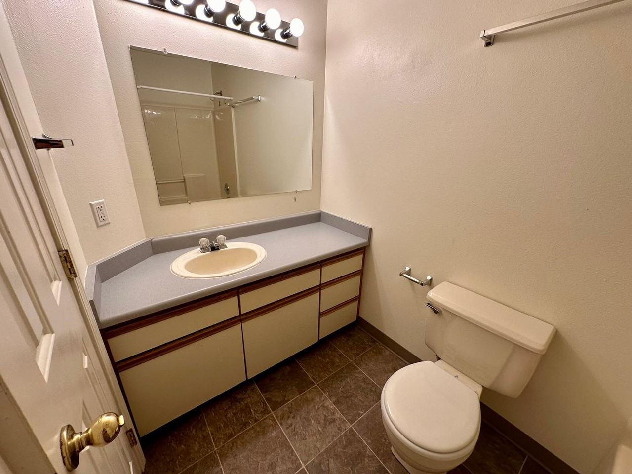 816 20th St #102 - Photo 5 of 5