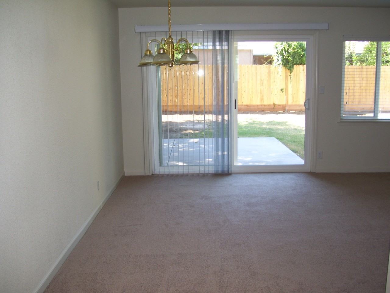 2806 E Swift Ave - Photo 4 of 10