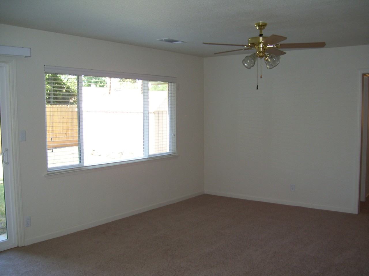 2806 E Swift Ave - Photo 5 of 10