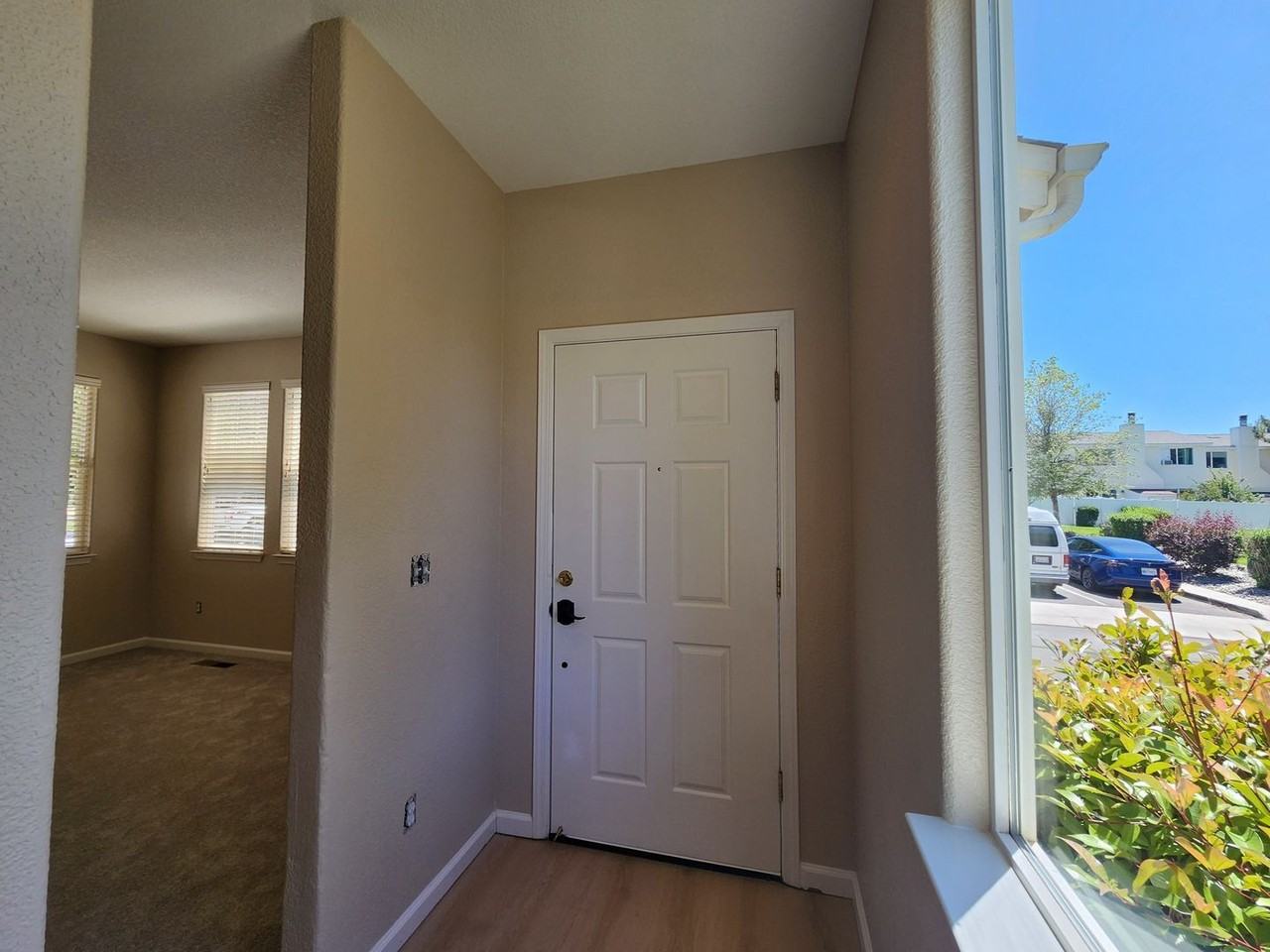 1271 Woodside Dr - Photo 3 of 25