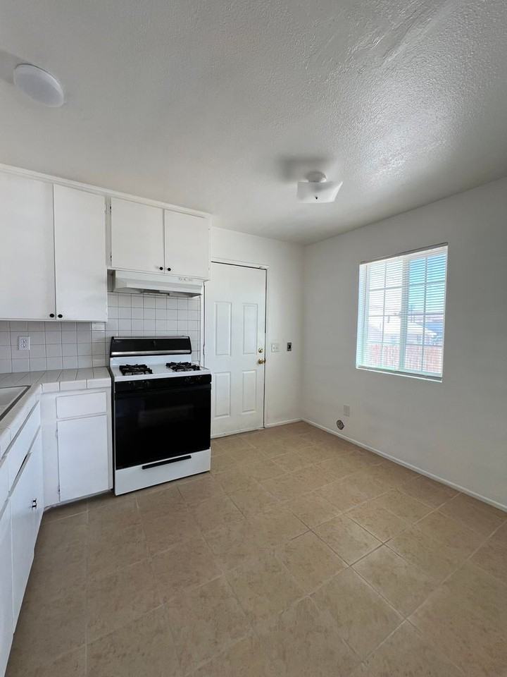 1105 Nancy St - Photo 6 of 18