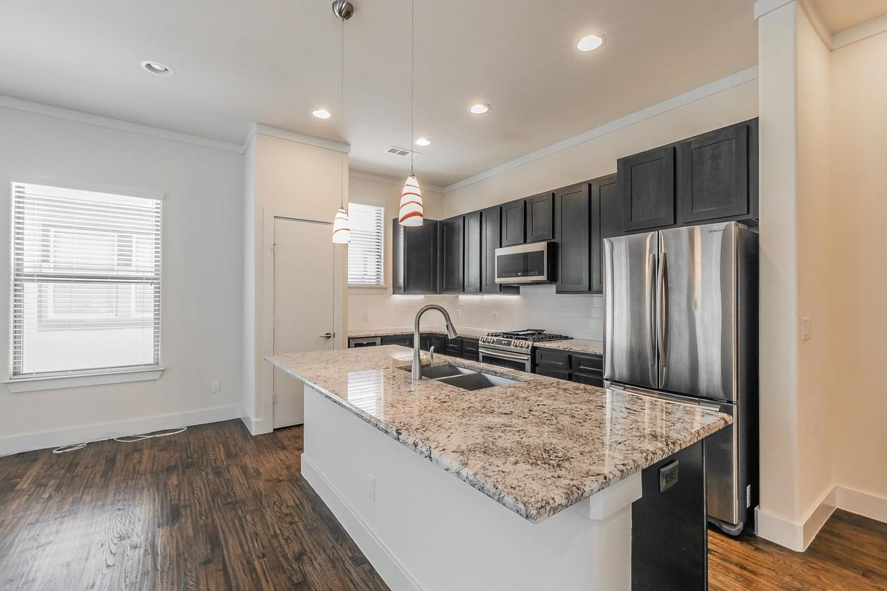 5901 Ross Ave #7 - Photo 4 of 27