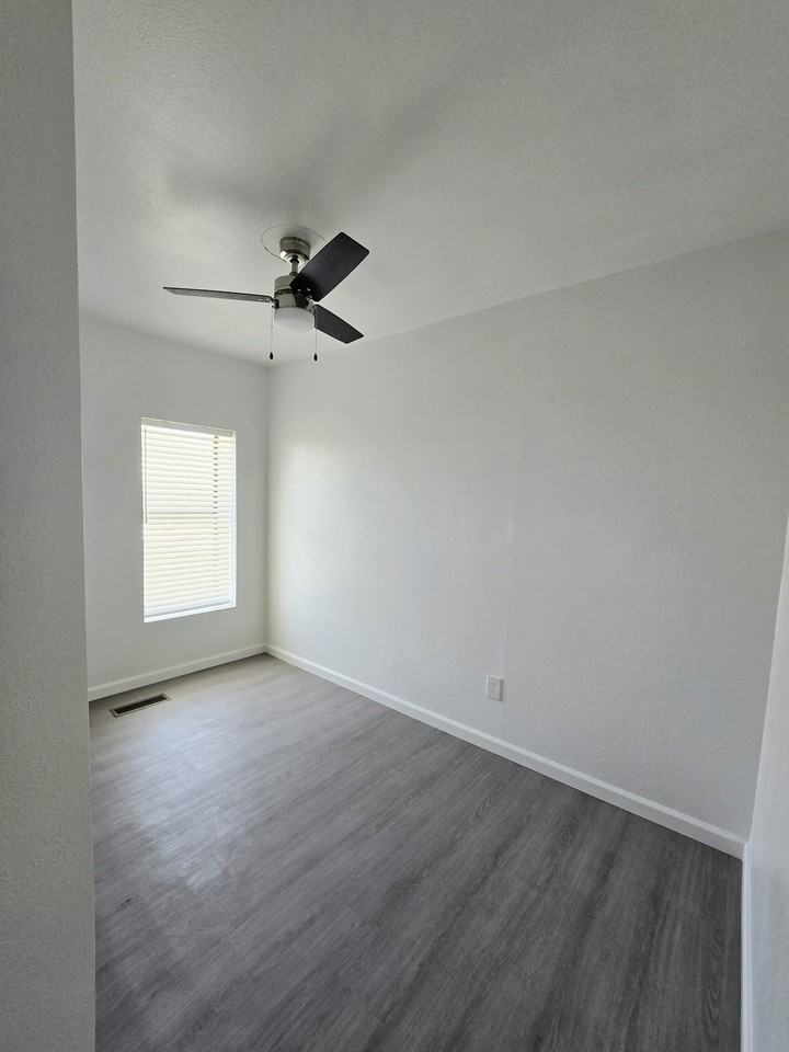 300 S 5th St, Unit A - Photo 3 of 5