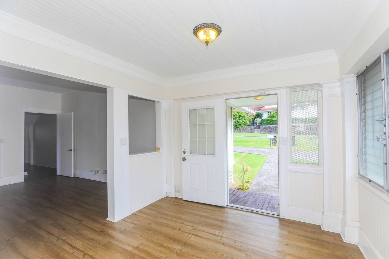 2451 E Manoa Rd - Photo 2 of 50