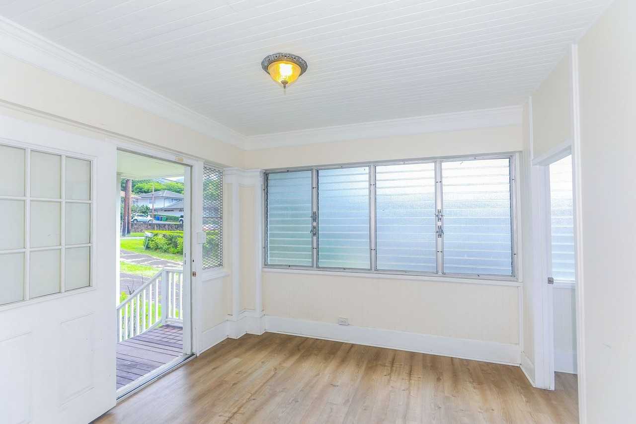 2451 E Manoa Rd - Photo 3 of 50