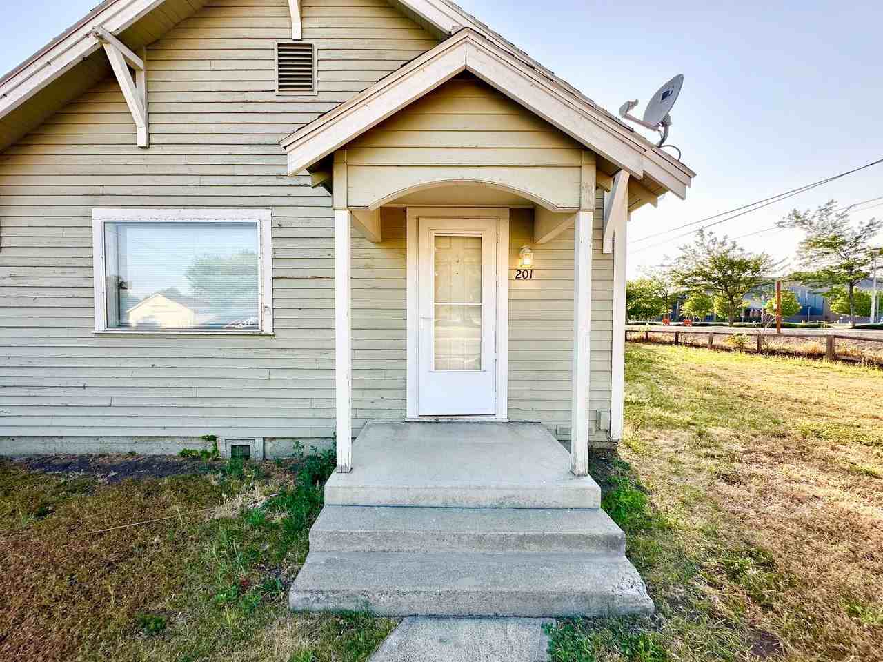 201 S Locust St - Photo 2 of 31