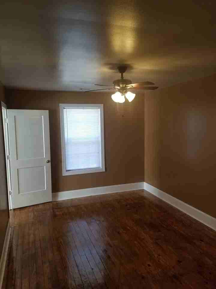 414 E 23rd St - Photo 6 of 7