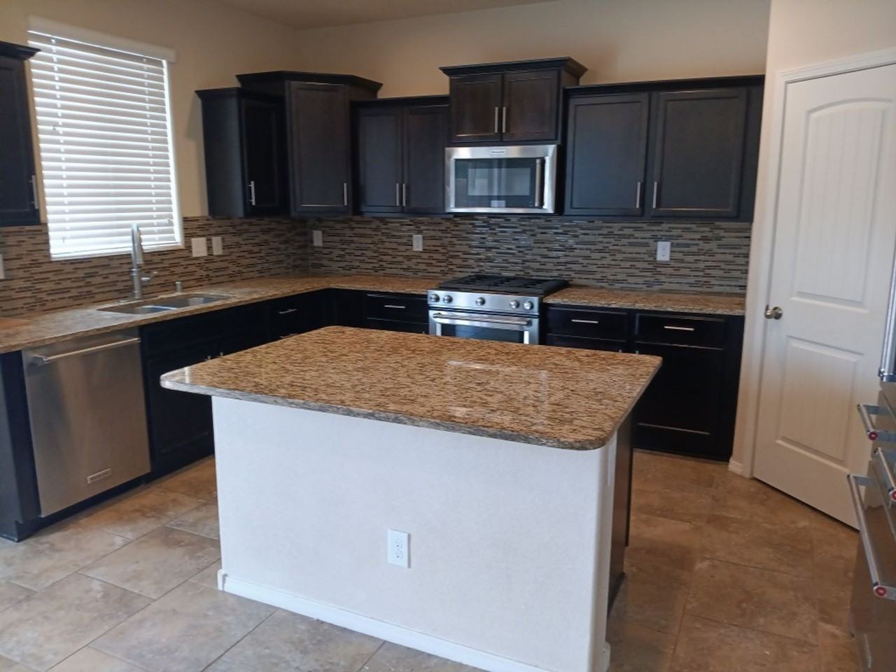 3806 Dynamite Rd Ne - Photo 6 of 34