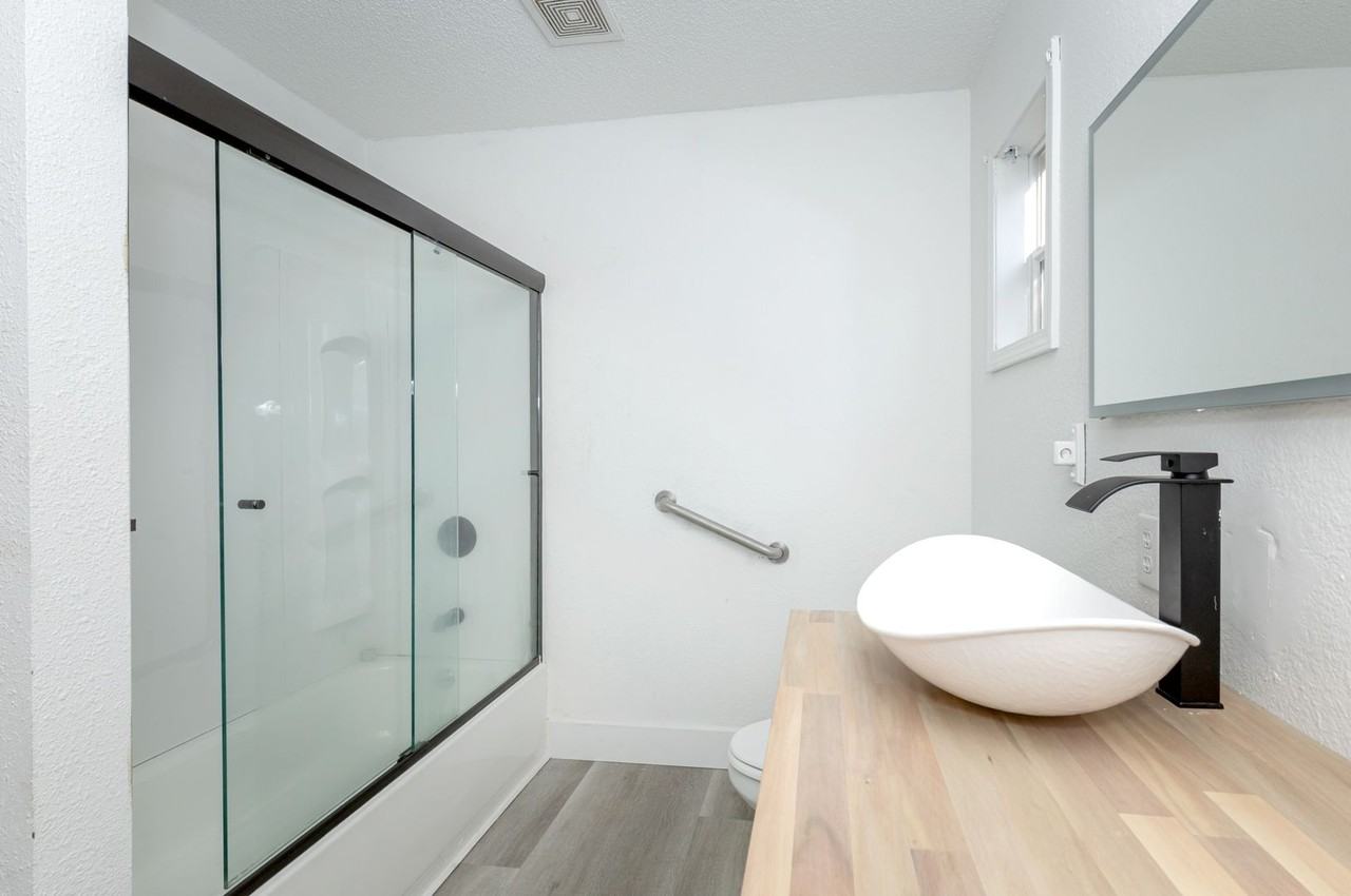 4418 Richard St - Photo 3 of 46