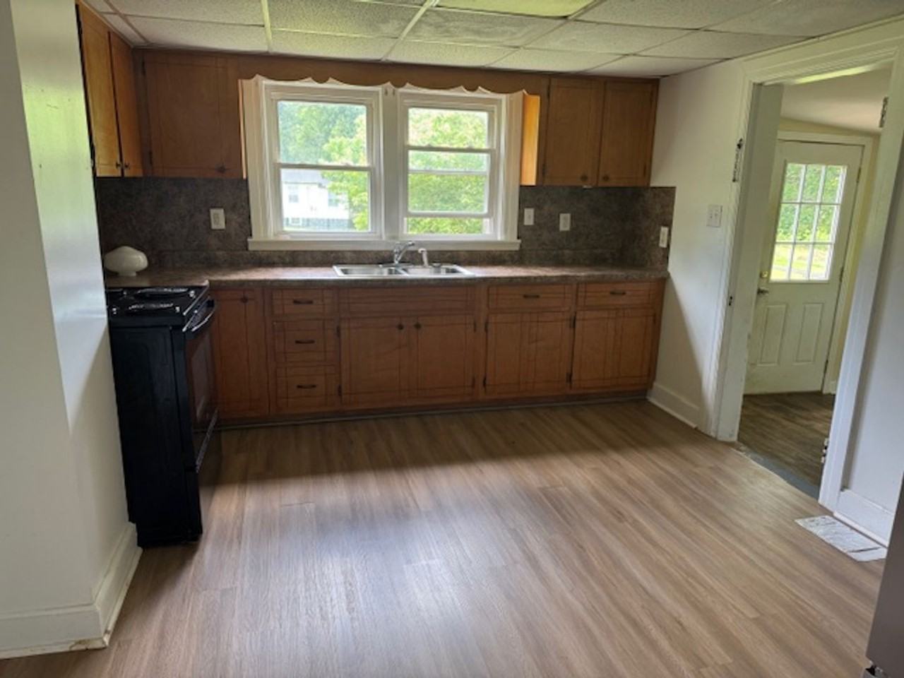917 Lynch Rd - Photo 2 of 8