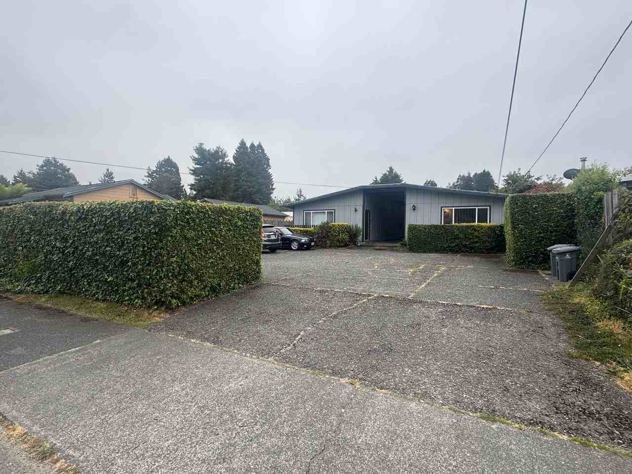 2230 Home Dr - Photo 2 of 6