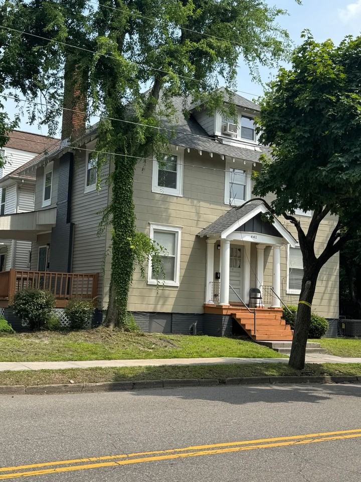 441 W 28th St - Photo 2 of 46