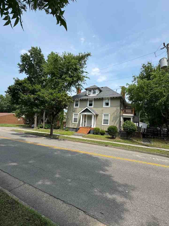 441 W 28th St - Photo 3 of 46