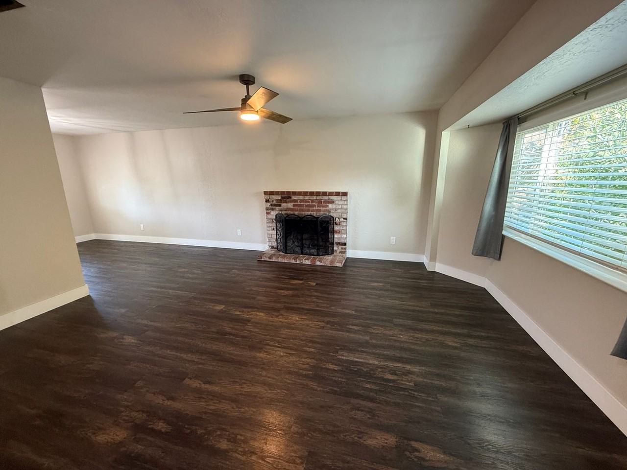 955 Woodvale Dr - Photo 3 of 16