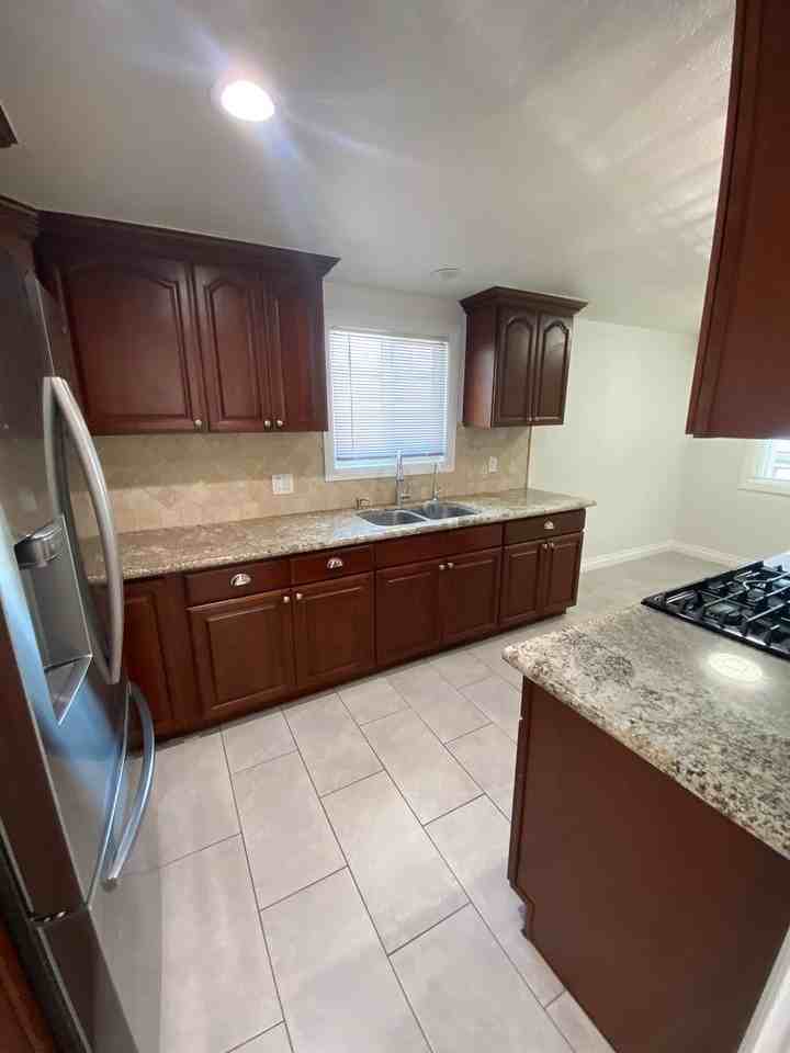 15522 Claretta Ave - Photo 6 of 38