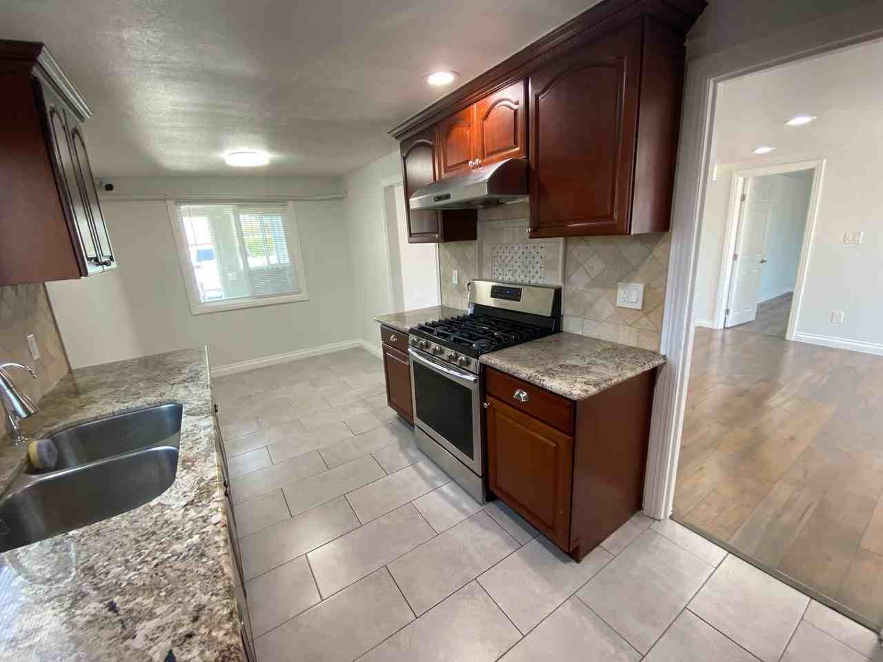 15522 Claretta Ave - Photo 7 of 38