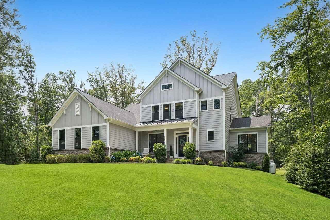 10520 Manley Rd - Photo 3 of 40