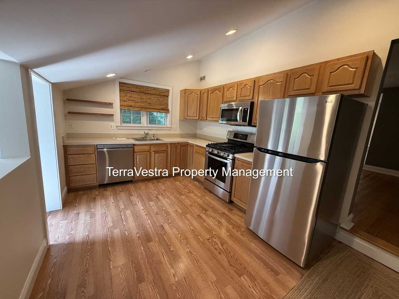 131 S Main St - Photo 3 of 20