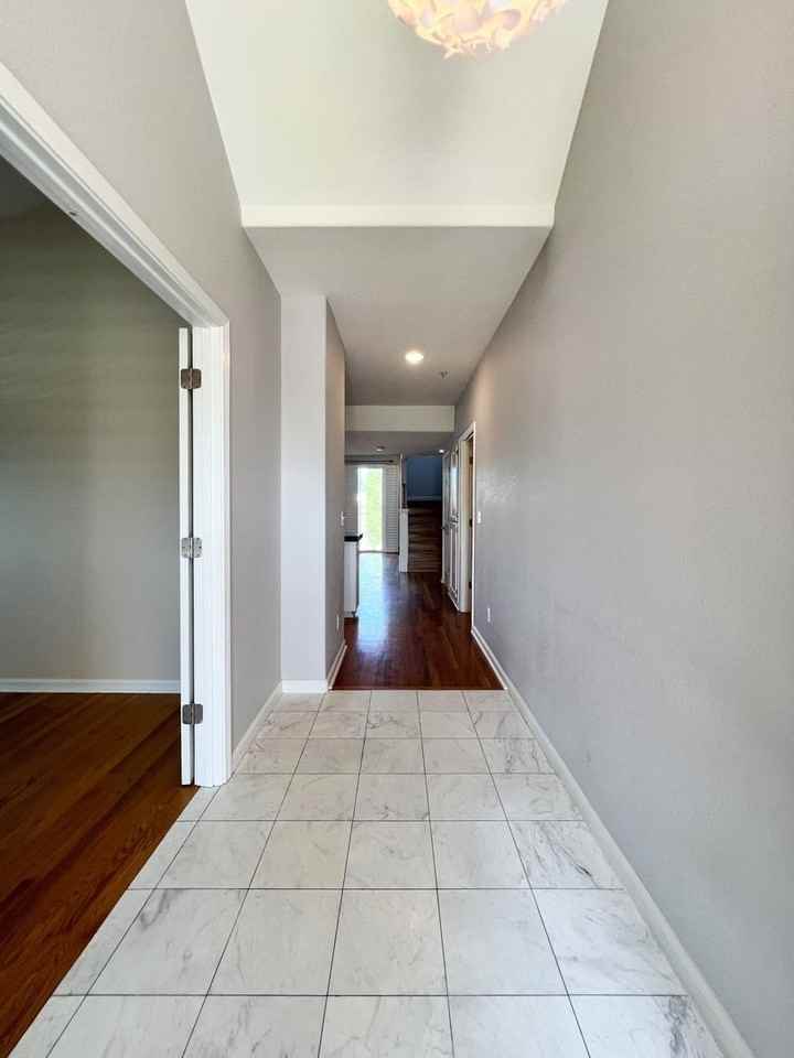 6 Moss Ct - Photo 3 of 32